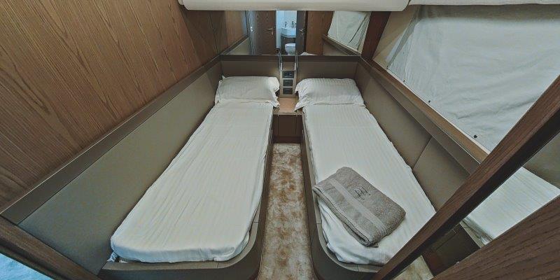 2017 FERRETTI YACHTS 550 